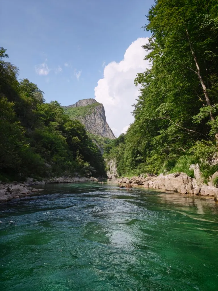 Neretva između stijena