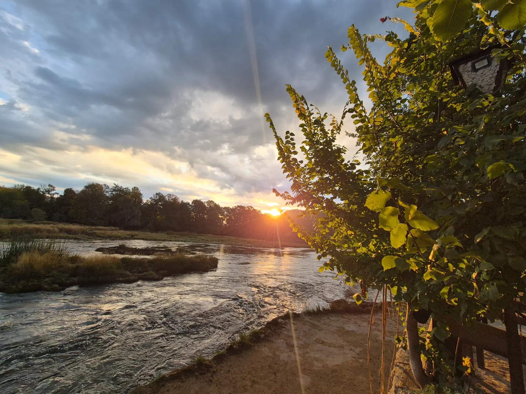 Zalazak sunca nad rijekom Unom